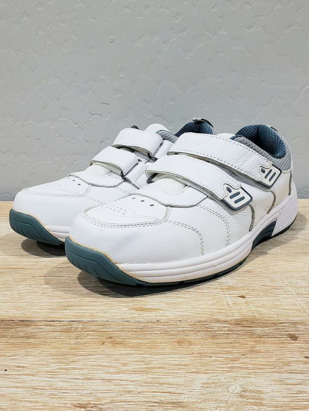 ORTHOFEET Men's Alamo Orthopedic Hook & Loop Walking Sneakers (8W/9.5W Women's)